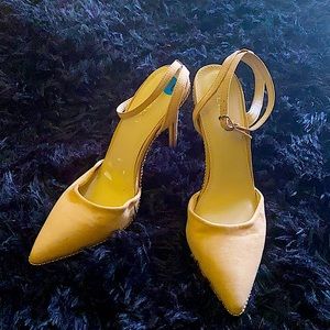 Nude Liliani closed toed heels